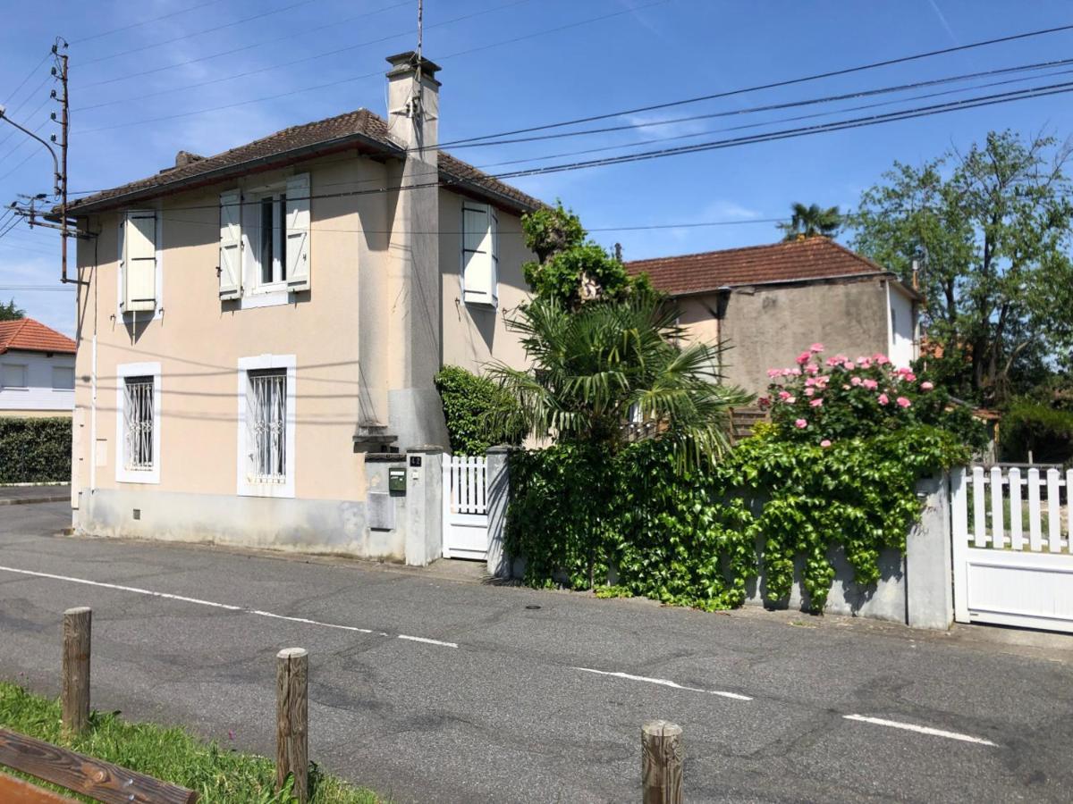 Petite Maison Avec Terrasse Jurancon Exterior photo