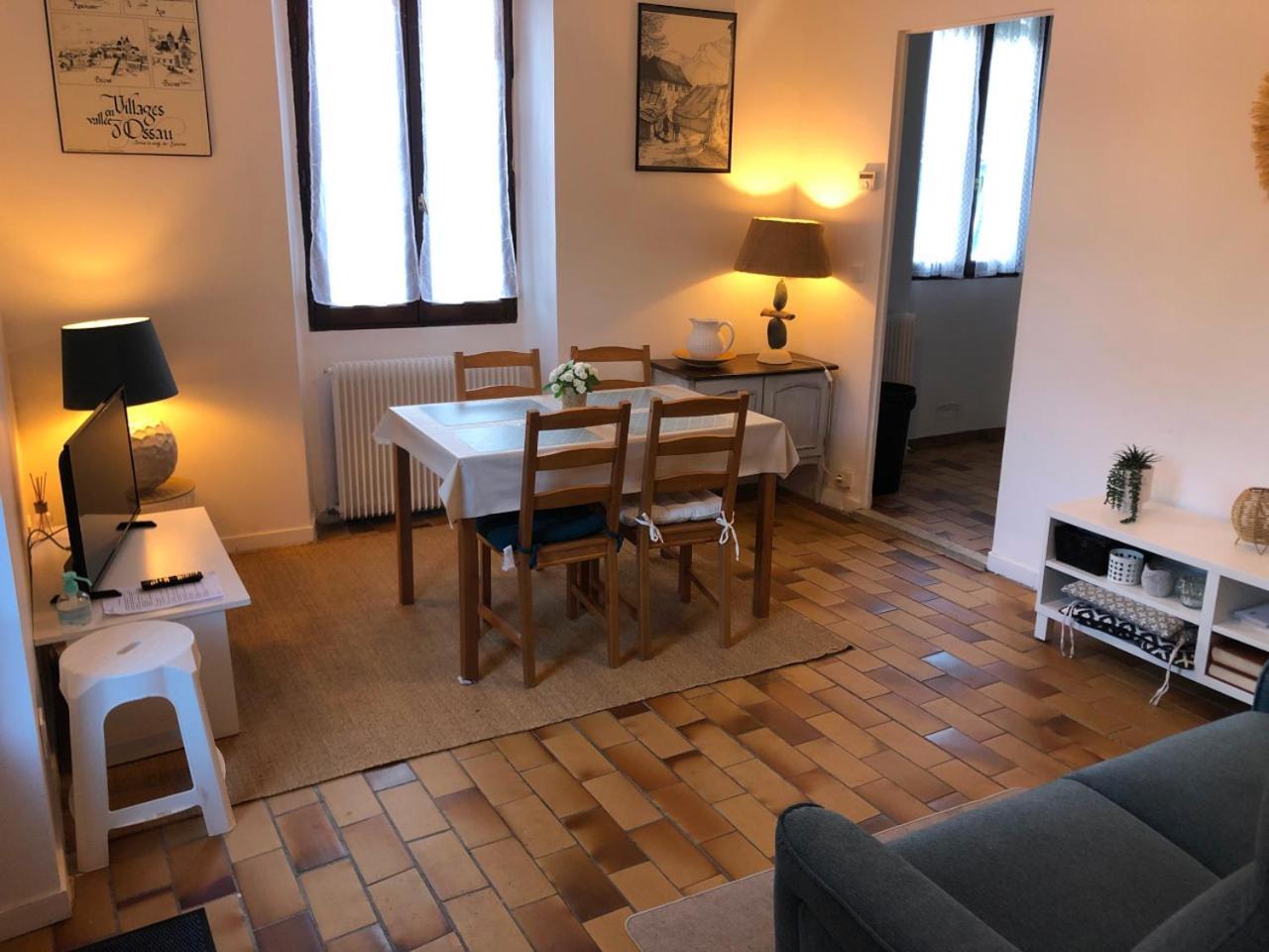 Petite Maison Avec Terrasse Jurancon Exterior photo